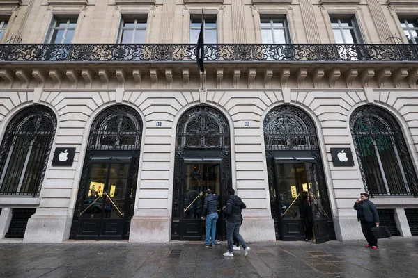 Париж Франція Листопад 2016 Межах Людей Йдуть Перед Apple Store — стокове фото