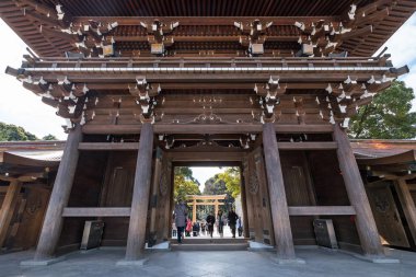 Tokyo, Japonya - Mart, 2017 yaklaşık: Meiji jingu tapınak Shibuya içinde giriş.