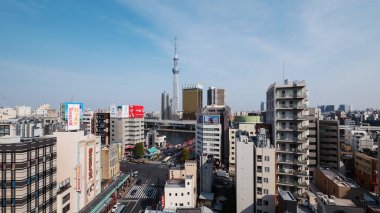 Tokyo, Japonya - Yaklaşık Mart, 2017: Skytree ile Tokyo silueti (634m), Japonya'nın en yüksek bağımsız yapı ve her yıl 10 milyondan fazla ziyaretçi ile dünyada 2. 