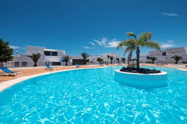 Lanzarote adasında yüzme havuzu, Kanarya Adaları.