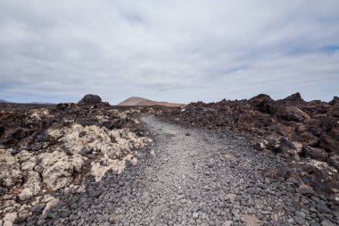 Lanzarote adasında Timanfaya parkı içinde Yol. Kanarya Adaları, İspanya, Avrupa. 