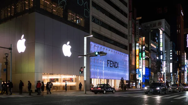 Tokyo Giappone Marzo 2017 Traffico Notte Davanti All Apple Store — Foto Stock