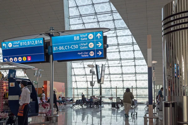 Dubai Vae Circa Maart 2017 Mensen Binnen Dubai Luchthaven — Stockfoto