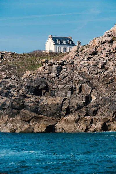 Vista Panorâmica Costa Com Casa Solitária Brittany França — Fotografia de Stock