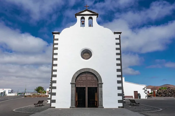 Церковь Nuestra Senora de los Volcanes в Манча-Бланка на — стоковое фото