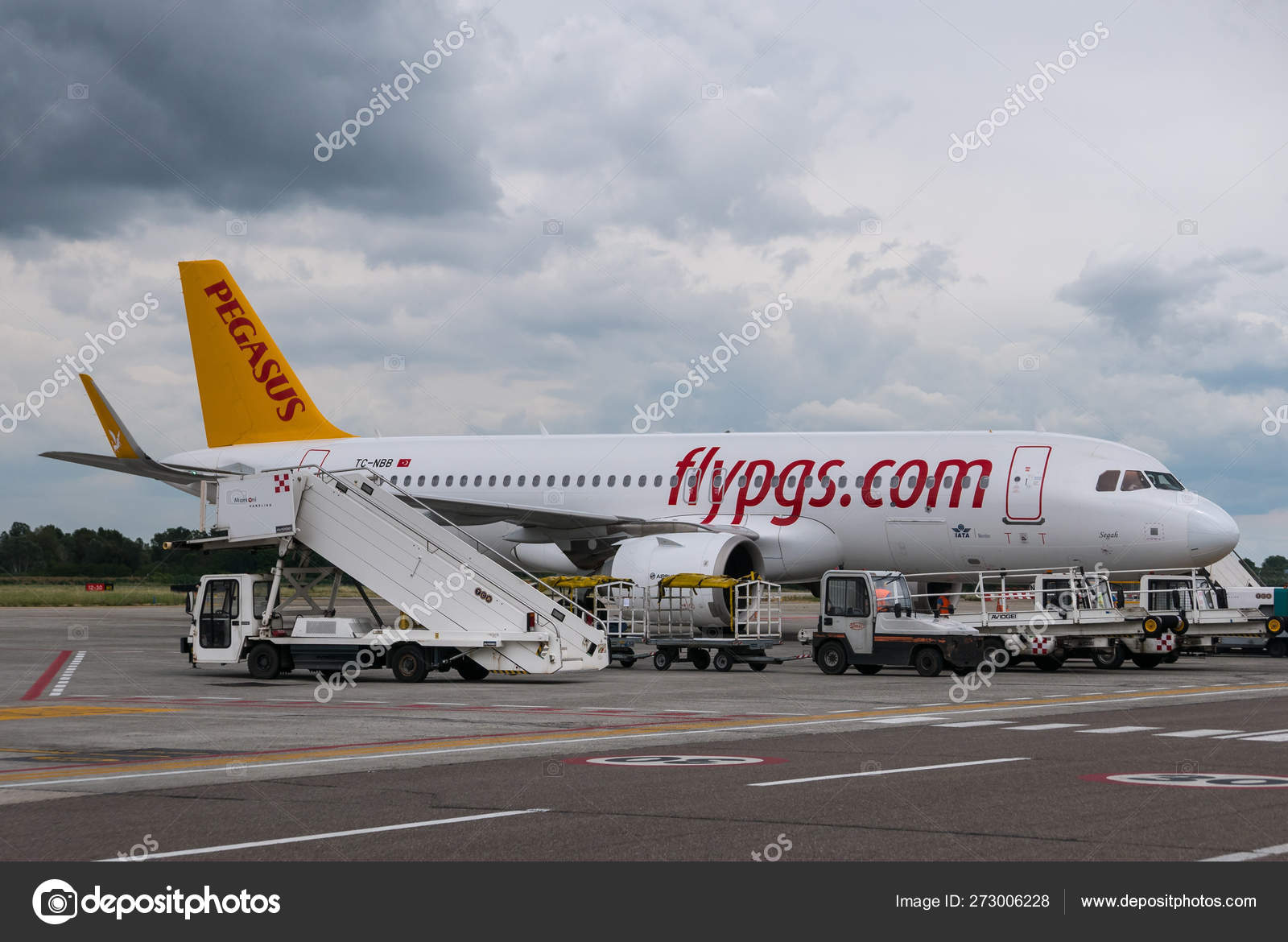 London May 2018 Pegasus Airplane Gatwick Airport — Stock Editorial