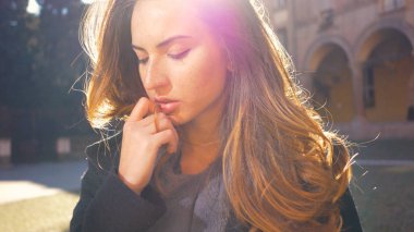 İtalya, Bologna 'da güzel bir kadın portresi.