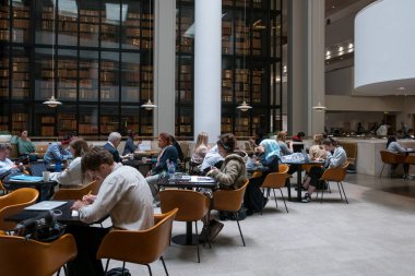 Londra, Birleşik Krallık - Circa Mayıs 2018: British Library iç görünümü