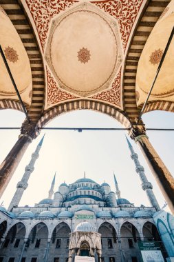 İstanbul, Türkiye - Nisan, 2018: Mavi Cami manzarası gün ışığında.