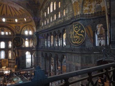 İstanbul, Türkiye - Nisan, 2018: Antik bazilika Ayasofya iç görünümü. İstanbul'un ana camisi neredeyse 500 yıl oldu..