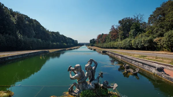 Caserta Kraliyet Sarayı Parkında Heykel Çeşme Mermer Grubu Talya — Stok fotoğraf