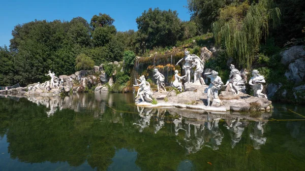 Caserta Kraliyet Sarayı Parkında Heykel Çeşme Mermer Grubu Talya — Stok fotoğraf