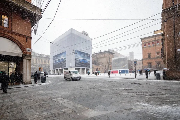 BOLOGNA, ITÁLIA - CIRCA NOVEMBRO, 2017: Neve na praça Maggiore . — Fotografia de Stock