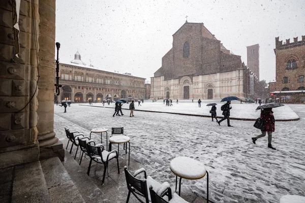 Pobliżu Znajduje Się Plac Maggiore Pod Śniegiem Bolonia — Zdjęcie stockowe