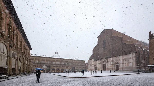 Lidé Sníh Náměstí Maggiore Bologna Itálie — Stock fotografie