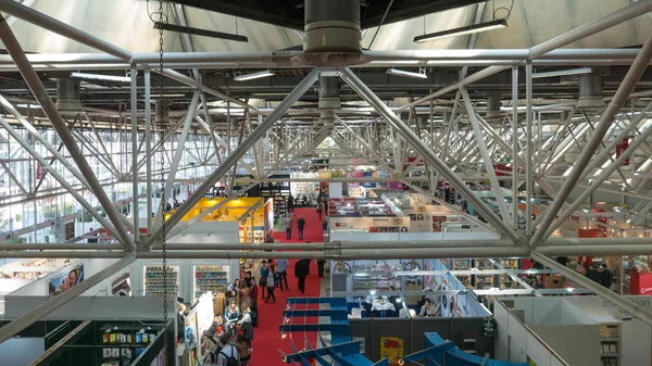 BOLOGNA, ITALY - MARCH 26, 2018: Top view of visitors inside Bol — Stock Photo, Image