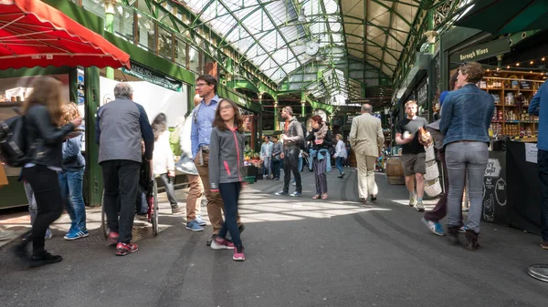 London Egyesült Királyság Circa May 2018 Emberek Belsejében Borough Market — Stock Fotó