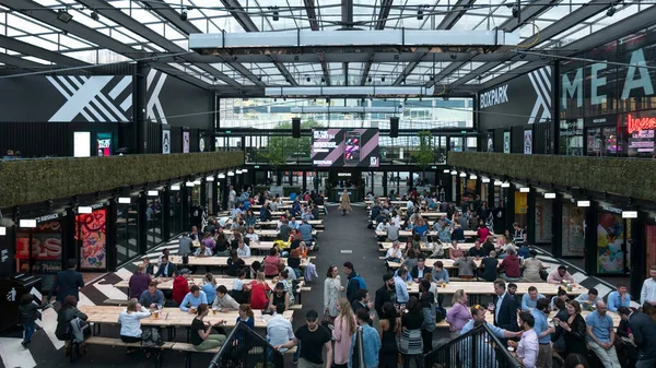 London United Kingdom Circa May 2018 People Drinking Eating Boxpark — Stok fotoğraf