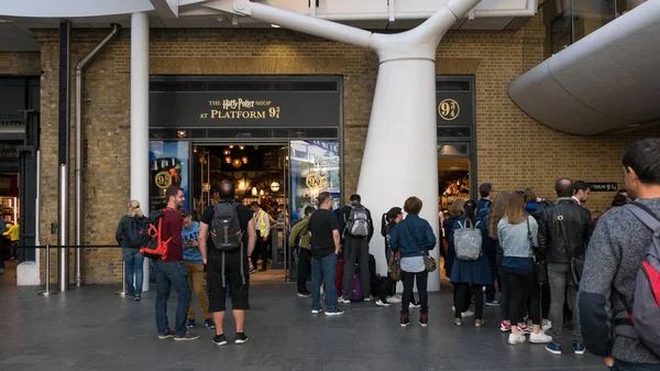 Londres Reino Unido Circa May 2018 Gente Frente Tienda Harry —  Fotos de Stock