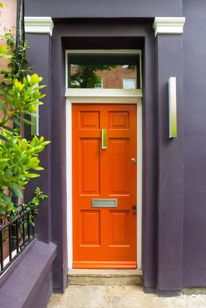 Edificio Con Porta Arancione Londra — Foto Stock