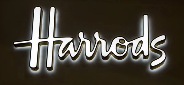 Londyn Circa May 2018 Znak Harrods Wewnątrz Międzynarodowego Lotniska Gatwick — Zdjęcie stockowe