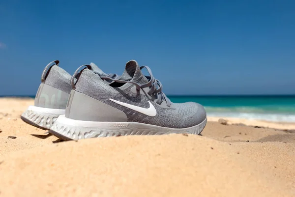 Hawana Kuba Marzec 2019 Buty Sportowe Nike Air Reagują Plaży — Zdjęcie stockowe