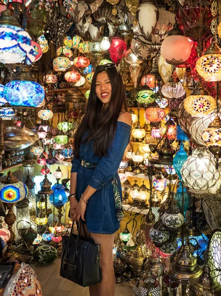 Jonge Chinese Toeristische Vrouw Portret Graan Bazaar Istanbul Turkije — Stockfoto