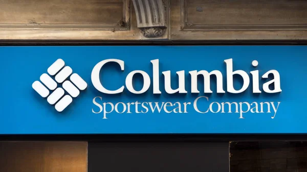 Istanbul Turkey April 2018 Shop Sign Logo Brand Columbia Sportswear — Stock Photo, Image