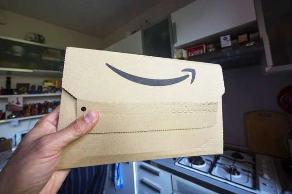 Bologna Italy July 2018 Detail Man Hands Holding Cardboard Box — Stock Photo, Image