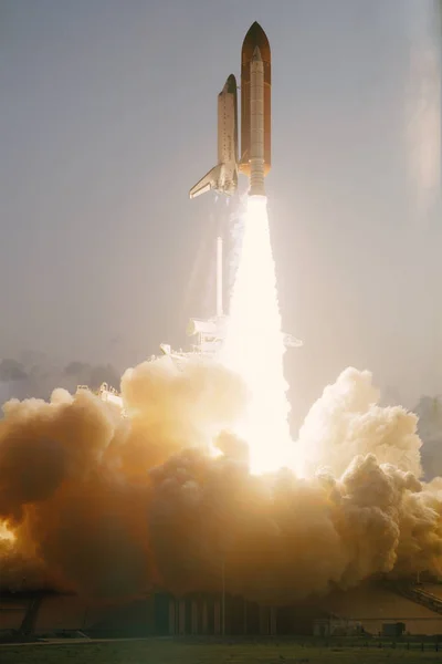 Nave Espacial Descola Céu Estrelado Foguete Começa Espaço Conceito — Fotografia de Stock