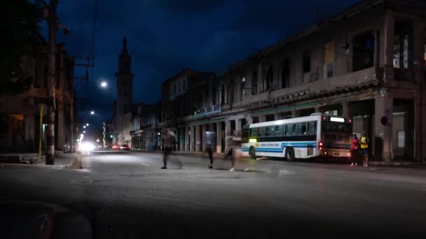 TRINIDAD, CUBA - MARÇO 2019: Vista panorâmica de rua ao entardecer dos s — Vídeo de Stock