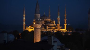 Günbatımında Sultanahmet Camii manzarası. Istanbul, Türkiye.