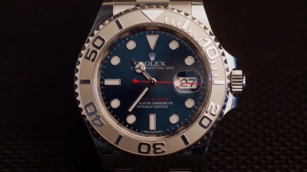 Reloj Rolex Oyster Perpetual Date Yacht Master Sobre Fondo Negro — Vídeo de stock