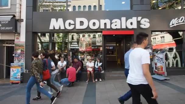 Istanbul Turkey April 2018 Mcdonald Store Street Mcdonald Corporation World — Video Stock