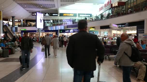 London Mai 2018 Gatwick International Airport Stores Area Duty Free — Stockvideo