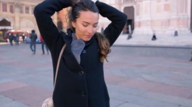 İtalya, Bologna 'da güzel bir kadın görüntüsü..