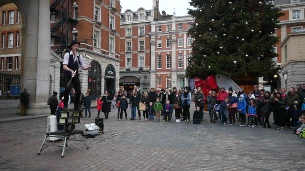 London Circa January 2018 Knife Juggler Front Covent Garden Market — Stock Video
