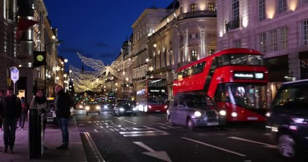 Londen Januari 2018 Piccadilly Street Nachts Met Kerst Decoratie Lichten — Stockvideo