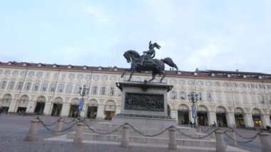 Turin, İtalya - Şubat, 2018 yaklaşık: San Carlo Emanuele filiberto heykel kare.