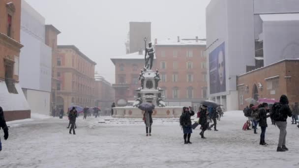 Neptunbrunnen Mit Schnee Bedeckt Bologna Italien — Stockvideo