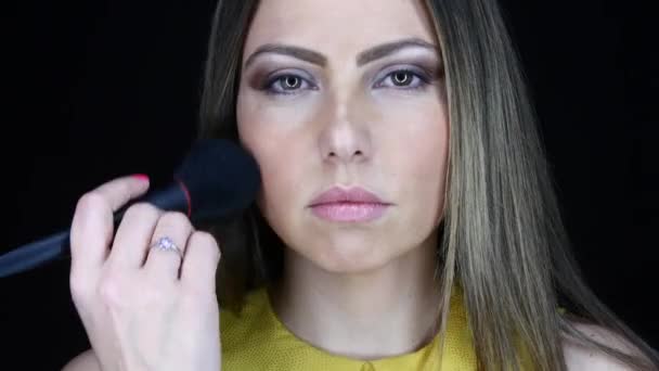 Makyajlı Kendine Güvenen Bir Kadın Görüntüsü — Stok video