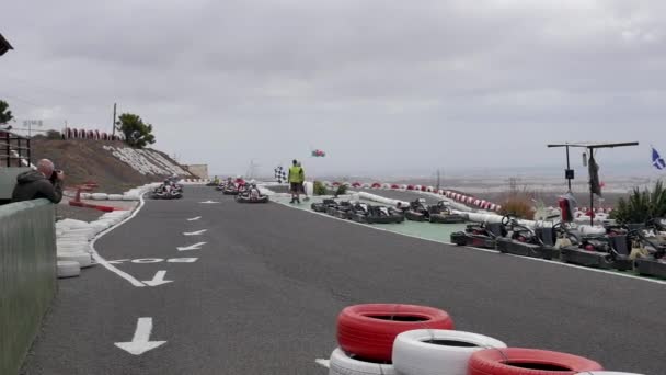 Kart Racer Een Circuit — Stockvideo