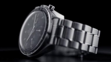 Bologna, İtalya - 12 Ekim 2017: Omega Speedmaster Professional izle. Omega saatler 19 yüzyıldan beri oluşturma ve ayın ilk nöbet yapıldı. Açıklayıcı yazı işleri.
