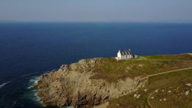 Adanın güzel bir sahili.