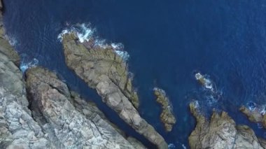 Adanın güzel bir sahili.