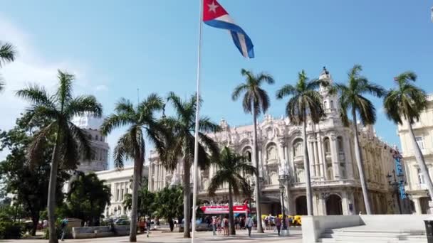 TRINIDAD, CUBA - MARZO 2019: Vista panorámica de la calle al atardecer de la s — Vídeo de stock