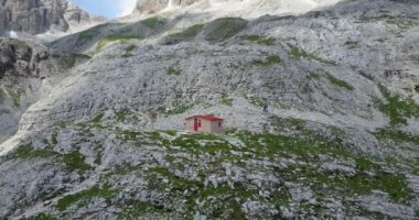 Dolomit dağlarının doğal panoramik manzarası, İtalya
