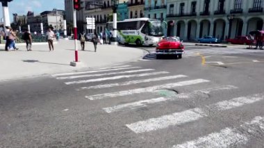 Trinidad, Küba - Mart 2019: S alacakaranlıkta sokak manzarası