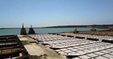 Lanzarote Adası 'ndaki ana tuz üretimi Salinas de Janubio sineması. Kanarya Adaları, İspanya, Avrupa.