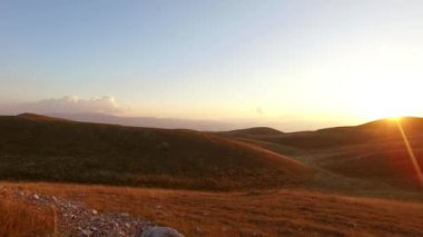 Gün batımında sonsuz. Kavramsal görüntüler.